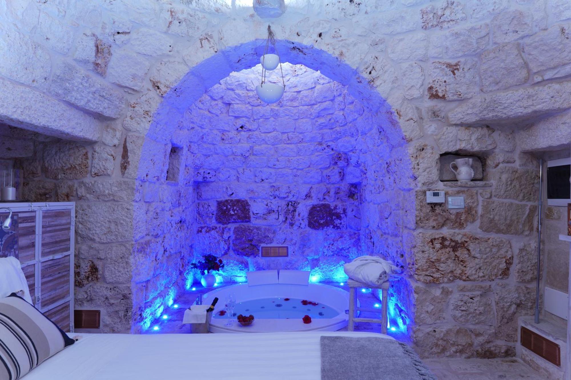 Отель Relais Il Trullo Della Rupe Остуни Экстерьер фото