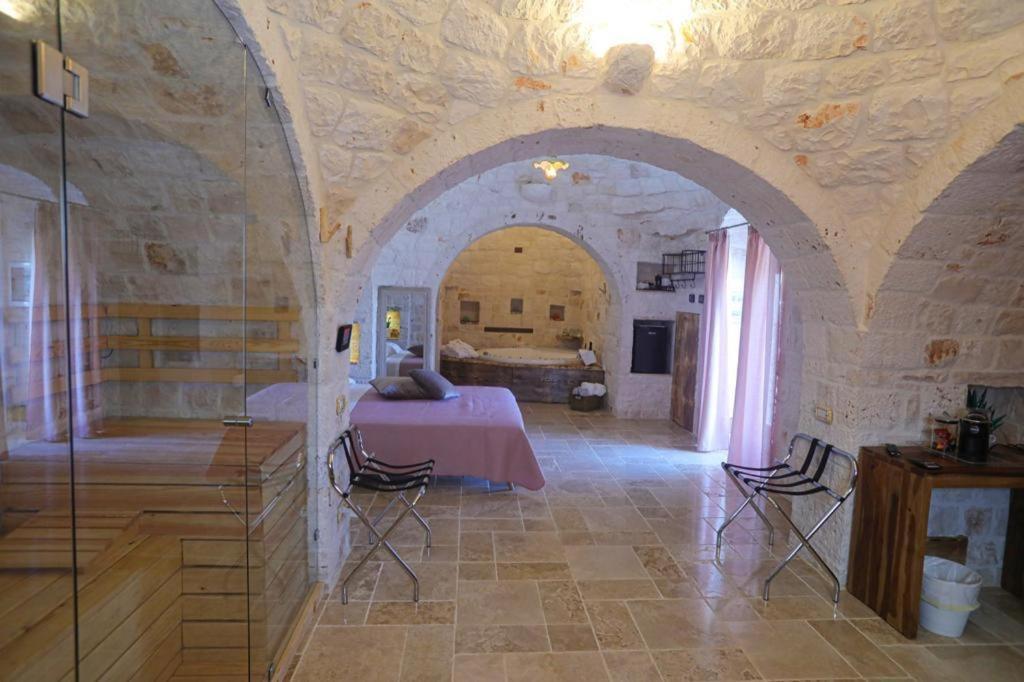 Отель Relais Il Trullo Della Rupe Остуни Экстерьер фото