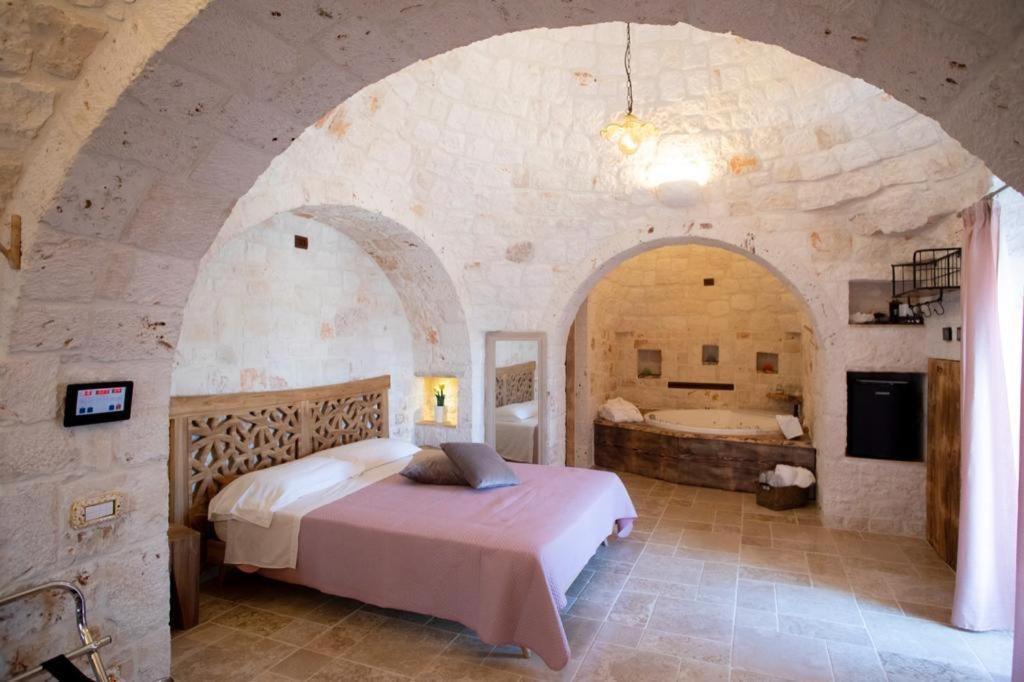 Отель Relais Il Trullo Della Rupe Остуни Экстерьер фото